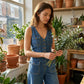 Denim Jumpsuit for Dame – Ermeløs med V-hals og Vide Ben