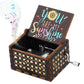 🔥50% RABATT på utvalgte produkter 🎉🎵 «You Are My Sunshine» spilledåse, håndsveivet gravert spilledåse i tre 🎁