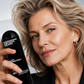🥳💞 Over 70 000 solgt!⚡💥Kjøp 3, få 2 gratis👍👩Volumgivende og fikserende spray med ferskenduft – for lett, spenstig hår og langvarig hold🎁