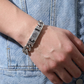 💿 HENTESALG: 50 % RABATT! 🕉️ Retro mantra-armbånd for herre – Seks inngraverte stavelser og vintage sølvfinish – Dobbeltkjede, 18–22 cm for en spirituell stil ✨